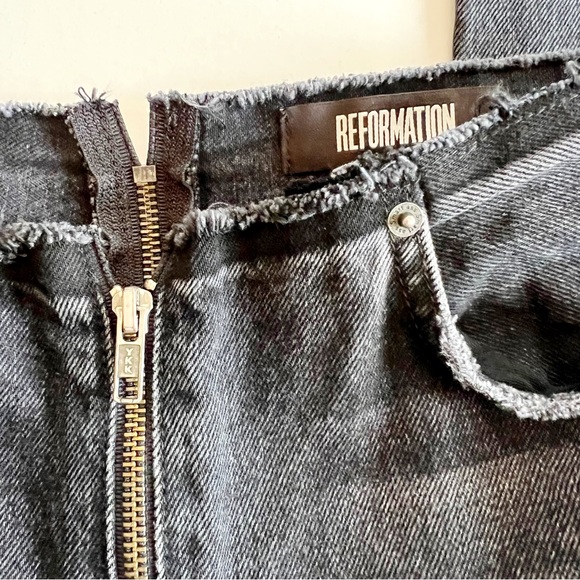Reformation Exposed Zipper Straight Leg Crop Jean in Pacific Wash Black Size 26 - Picture 5 of 10